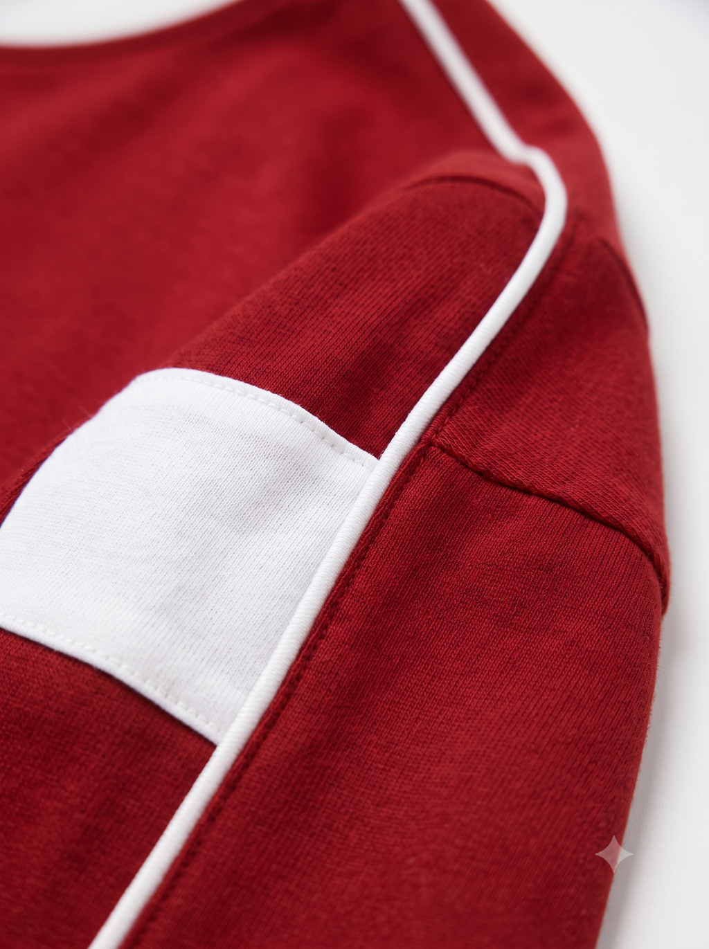 Lucsum Contrast Panel Red — Macro close-up