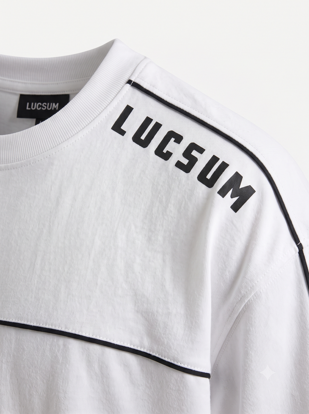 Lucsum Shoulder Logo White — Macro close-up