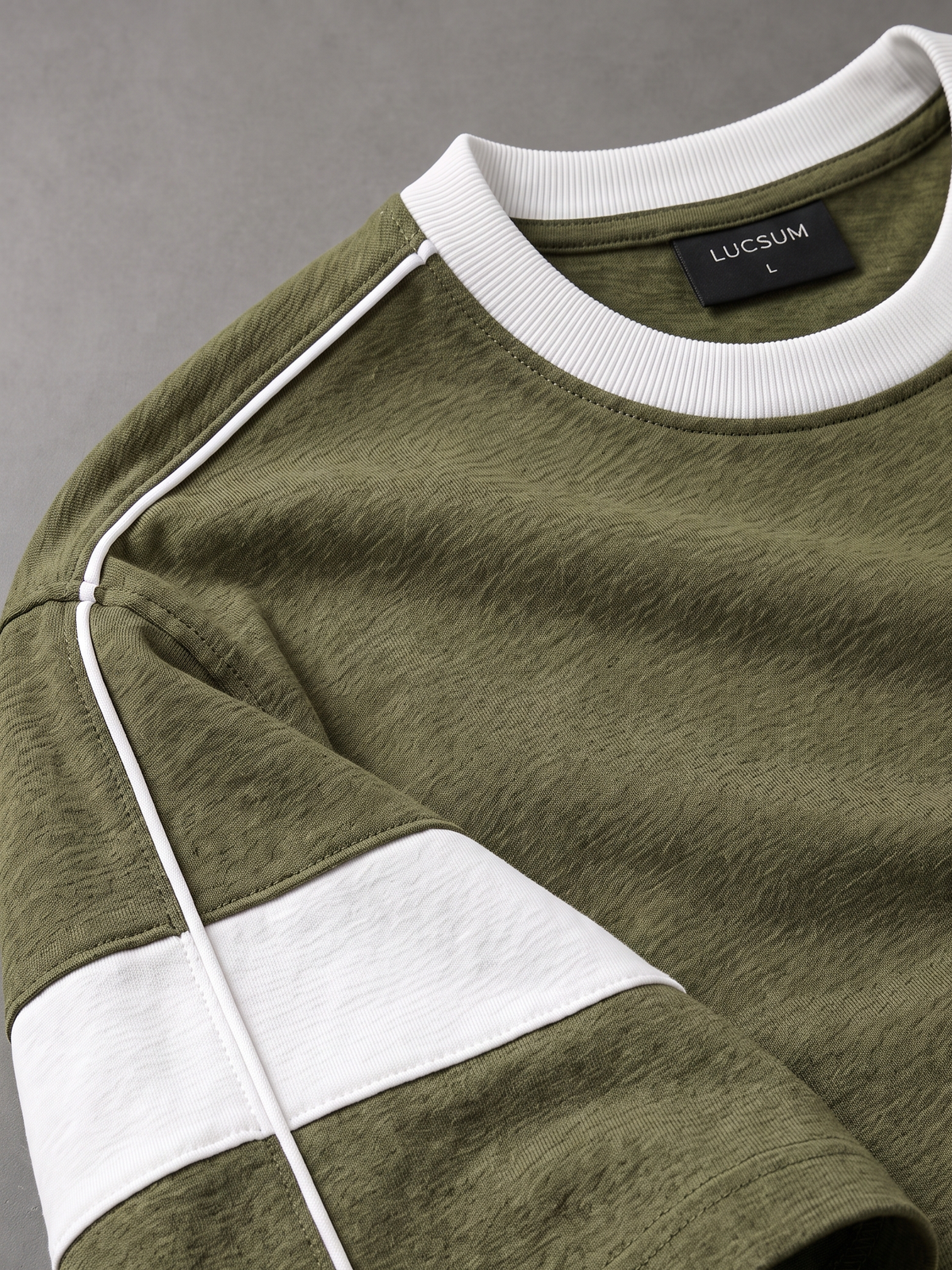 Lucsum Contrast Panel Olive — Macro close-up