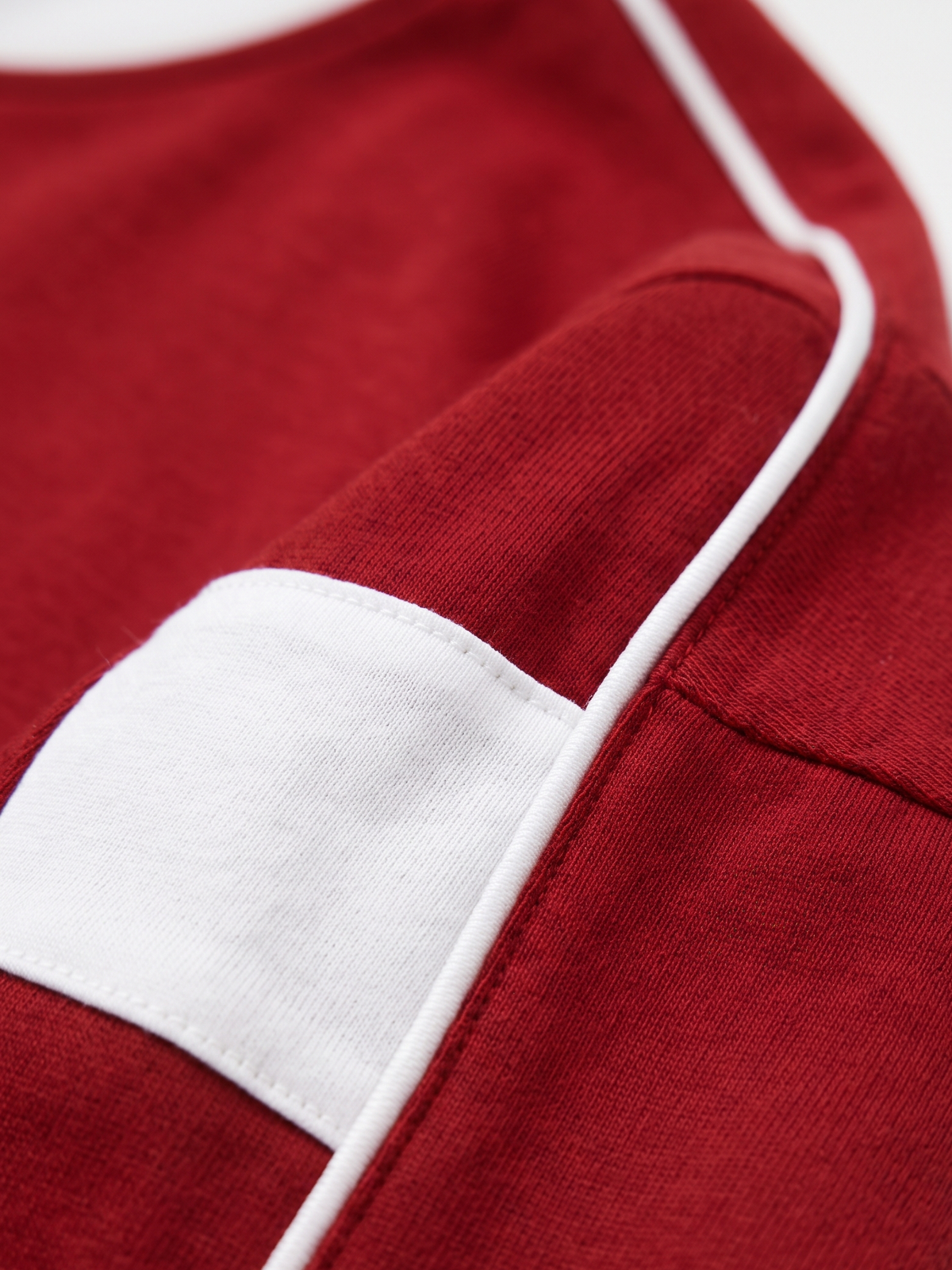 Lucsum Contrast Panel Red — Macro close-up