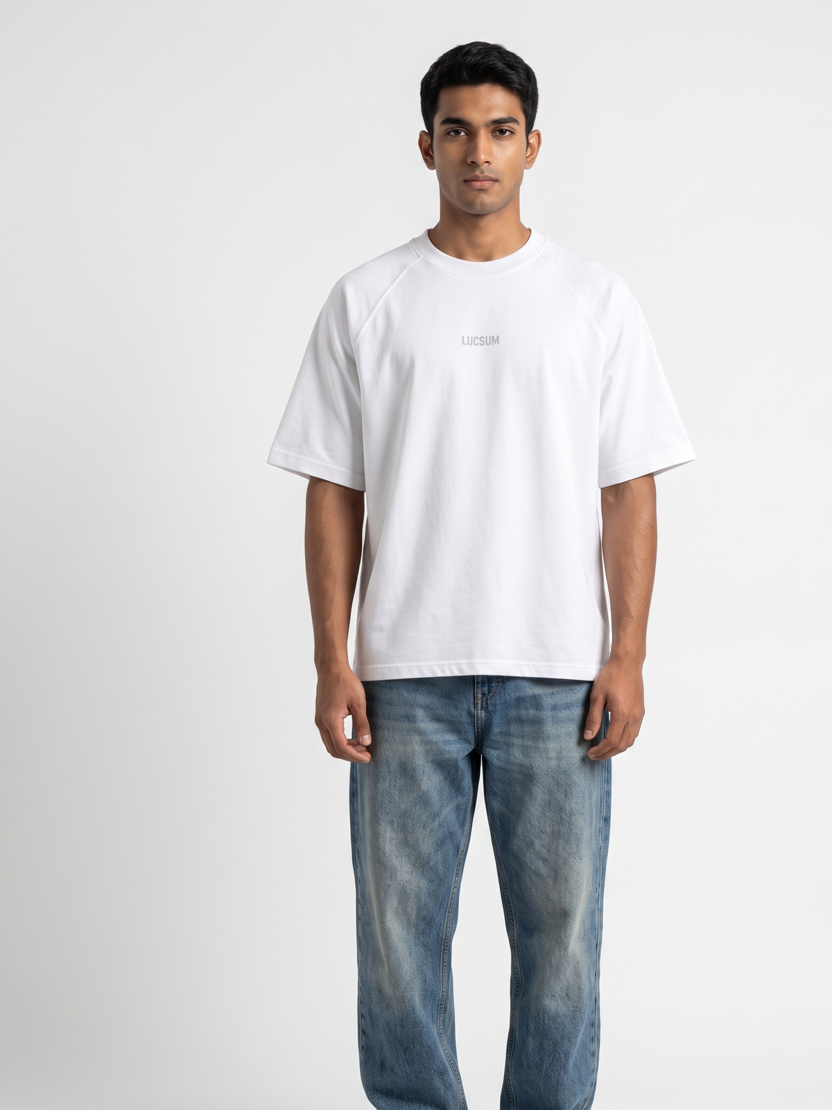 Lucsum Raglan Baseball White/White — On-model view