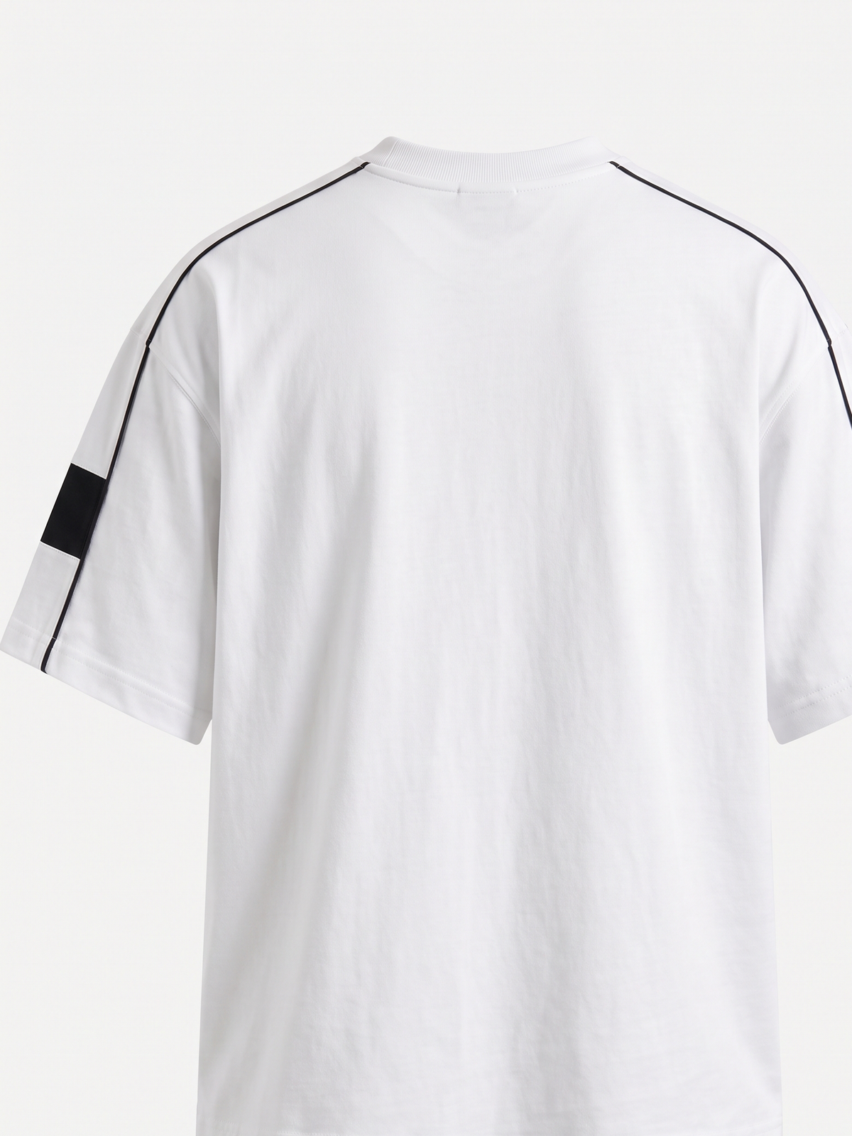 Lucsum Shoulder Logo White — Back view